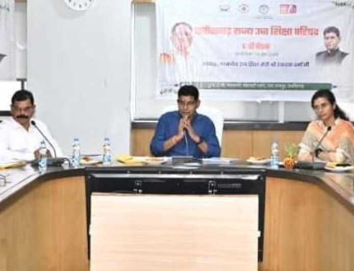 उच्च शिक्षा मंत्री टंकराम वर्मा ने शैक्षिक सुधारों के लिए अधिकारियों को दिए महत्वपूर्ण निर्देश