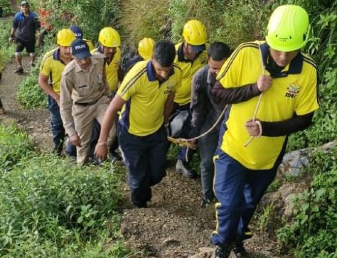 उत्तराखंड में खाई में गिरकर शिक्षक की दुखद मौत, परिजनों में मचा कोहराम