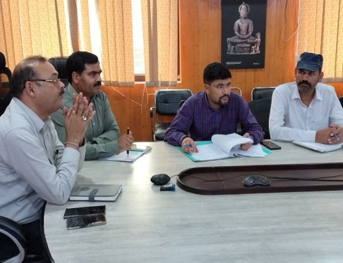 अल्मोड़ा में मुख्य बाजार के सौंदर्यीकरण की महत्वपूर्ण पहल, डीएम की बैठक आयोजित