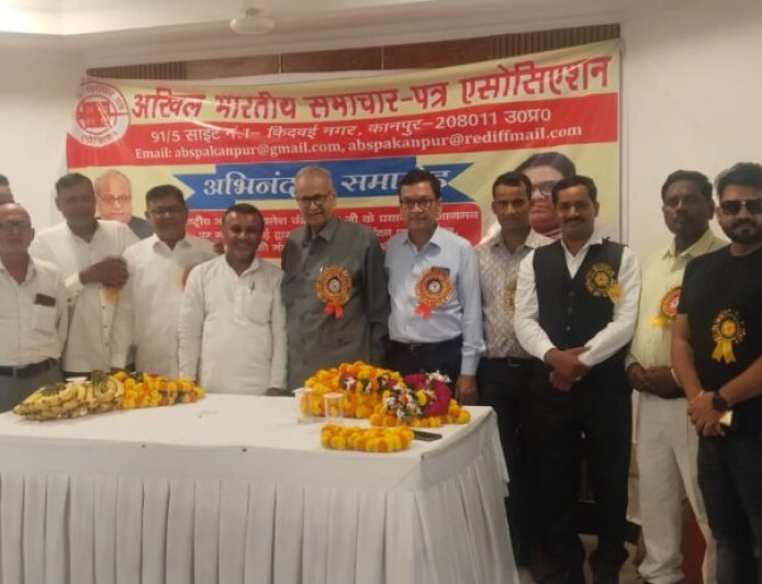 प्रयागराज में एआईएनएसए राष्ट्रीय अध्यक्ष अखिलेश शुक्ला का भव्य अभिनंदन, मंडल सम्मेलन सम्पन्न