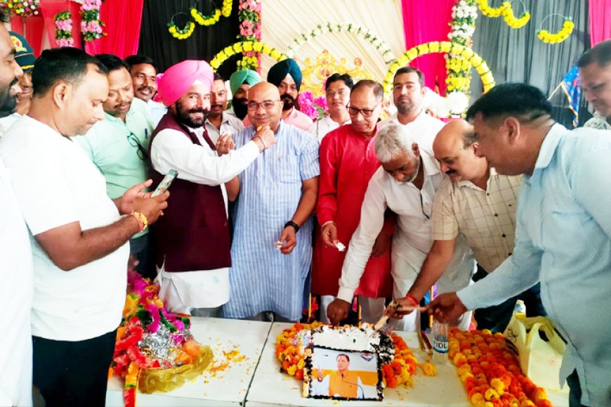 भारतीय जनता पार्टी के कार्यकर्ताओं ने पुष्कर सिंह धामी का जन्मदिन धूमधाम से मनाया