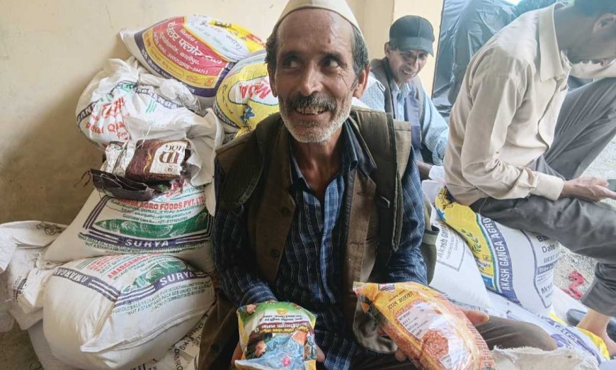 आपदाग्रस्त क्षेत्रों में राहत कार्य: जिला प्रशासन द्वारा बंटे 1220 फूड पैकेट