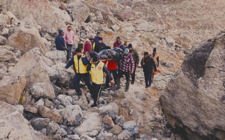 उत्तराखंड में एसडीआरएफ ने खतरनाक रास्तों से ट्रेकर्स का सफल रेस्क्यू किया