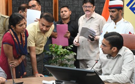 जनता दर्शन में 121 शिकायतें सुनीं, डीएम सविन बंसल ने मौके पर किया अधिकांश का समाधान