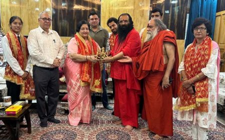 पद्मश्री से सम्मानित सुप्रसिद्ध भजन गायिका अनुराधा पौडवाल पहुंचीं हरिद्वार