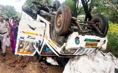 तुरतुरिया दर्शन के लिए निकली श्रद्धालुओं से भरी पिकअप अनियंत्रित होकर पलटी, 1 की मौत, 17 घायल