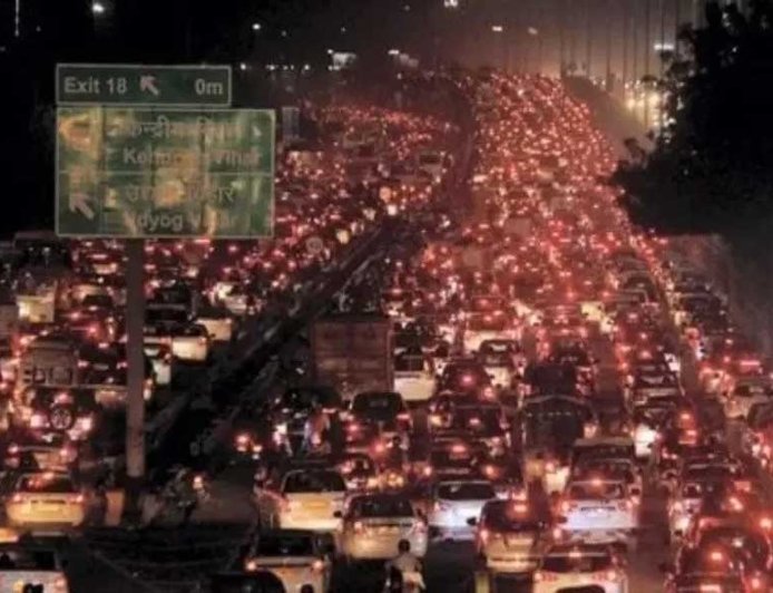 त्योहारी सीजन में दिल्ली-NCR में महाजाम, मिनटों का सफर बन गया घंटों का