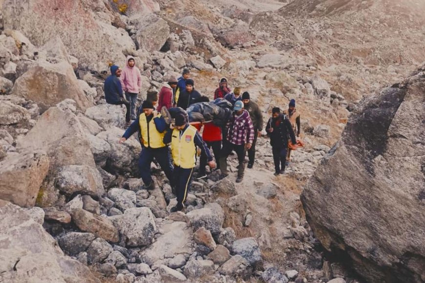 उत्तराखंड में एसडीआरएफ ने खतरनाक रास्तों से ट्रेकर्स का सफल रेस्क्यू किया