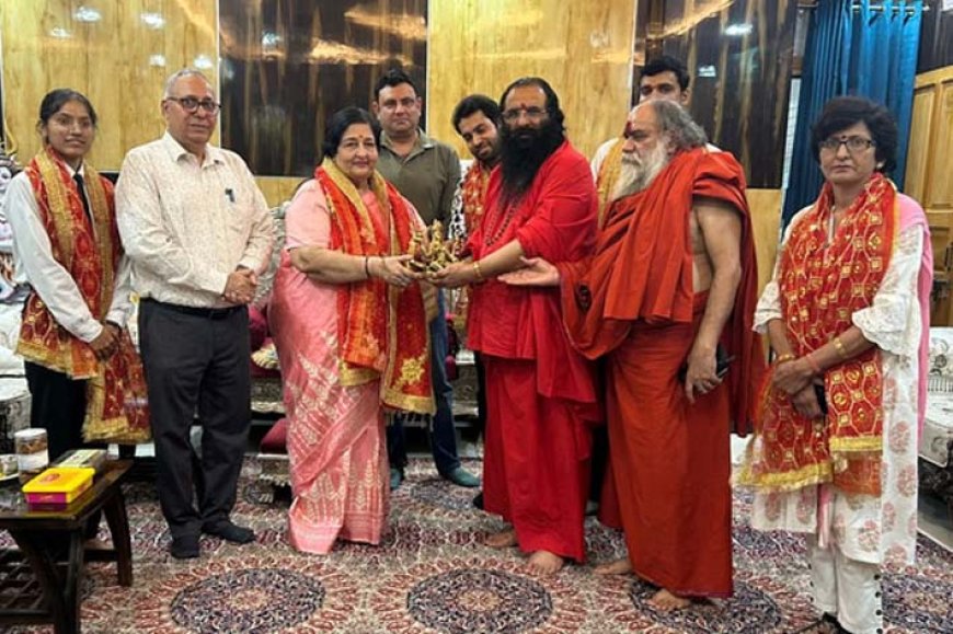 पद्मश्री से सम्मानित सुप्रसिद्ध भजन गायिका अनुराधा पौडवाल पहुंचीं हरिद्वार