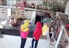 भूतेश्वर महादेव मंदिर में लड़कियों ने मंदिर से चुराई दानपेटी, वारदात CCTV कैमरे में कैद