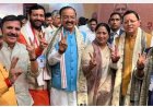 नीतीश सरकार के शपथ ग्रहण समारोह में शामिल हुए CM धामी