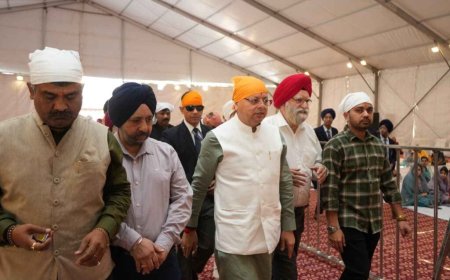 मुख्यमंत्री धामी ने गुरुनानक जयंती पर गुरुद्वारा रेसकोर्स में मथा टेका, प्रदेशवासियों को दी शुभकामनाएं