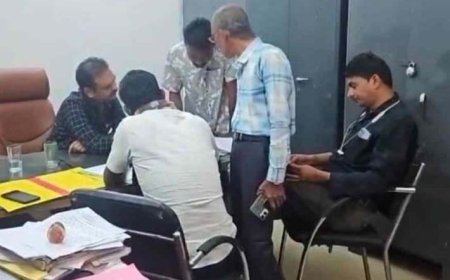 नगर पालिका के इंजीनियर संजय मोटवानी को 30 हजार रिश्वत लेते रंगे हाथों किया गिरफ्तार