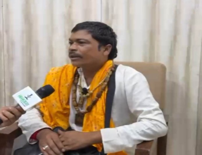 साइकिल पर हारमोनियम ठीक करने वाला अमित धुर्वे अब देशभर में गा रहा भजन - एक विशेष इंटरव्यू