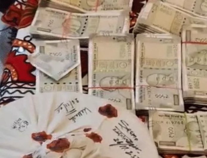 समस्तीपुर में एक्जीक्यूटिव ऑफिसर के घर पर 7 घंटे की छापेमारी, नगदी और संदिग्ध दस्तावेज मिले