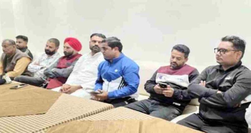 पूर्व कैबिनेट मंत्री तिलकराज बेहड़ के पुत्र समेत 12 पार्षदों ने दिया इस्तीफा