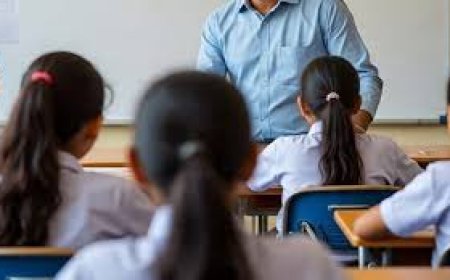 देहरादून में इंटर कॉलेज का शिक्षक निलंबित: छात्राओं से छेड़छाड़ के आरोप, महिला व बाल आयोग की कड़ी कार्रवाई