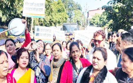 थप्पड़ कांड पर सियासत गरमाई, महिला कांग्रेस की कार्यकर्ताओं और नर्सिंग एकता मंच ने पुलिस मुख्यालय घेरने की कोशिश