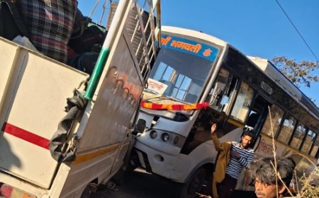 बच्चों को परीक्षा केंद्र ले जा रही केमू बस और पिकअप में भिड़ंत