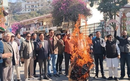 अल्मोड़ा: मनरेगा का नाम बदलने के प्रस्ताव से कांग्रेस आग बबूला