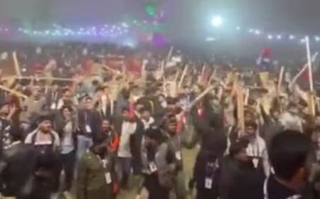 बांग्लादेश में उबर नहीं बवाल… रॉक सिंगर जेम्स के कॉन्सर्ट में घुसी उपद्रवी इस्लामिस्ट भीड़, चलें ईंट-पत्थर