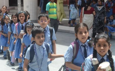 कड़ाके की ठंड के चलते यूपी में स्कूल 15 जनवरी तक बंद, शिक्षकों को मिली राहत