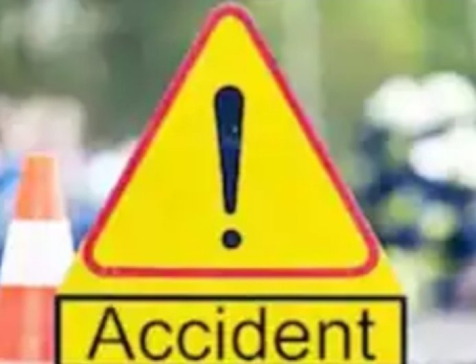 दर्दनाक सड़क हादसा : कार और ट्रैक्टर-ट्रॉली की टक्कर, दो की मौत और दो युवक गंभीर घायल