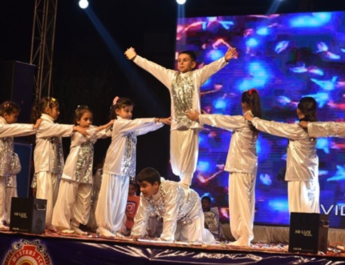 द मास्टर्स स्कूल 'नव स्पंदन' समारोह: मेधावी छात्रों को मिला सम्मान, सांस्कृतिक कार्यक्रम ने किया मंत्रमुग्ध