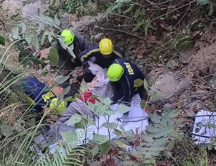 चंपावत में बारात की जीप खाई में गिरी, 5 की मौत, 5 घायल - एक दुखद हादसा