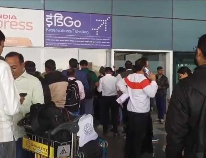 इंडिगो संकट: पटना एयरपोर्ट पर यात्रियों की परेशानियों में कमी नहीं, 56 से अधिक उड़ानें कैंसिल