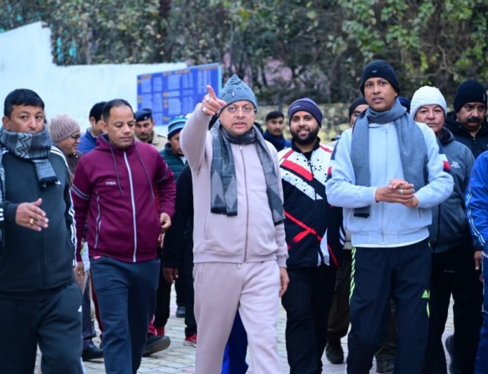 बागेश्वर में मुख्यमंत्री धामी का दौरा: विकास परियोजनाओं से बैडमिंटन तक