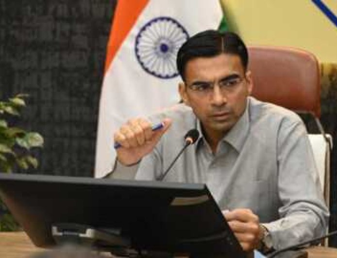 संपत्तियों के लालच में पिता के अधिकारों का उल्लंघन, डीएम की कार्रवाई से डीड रद्द