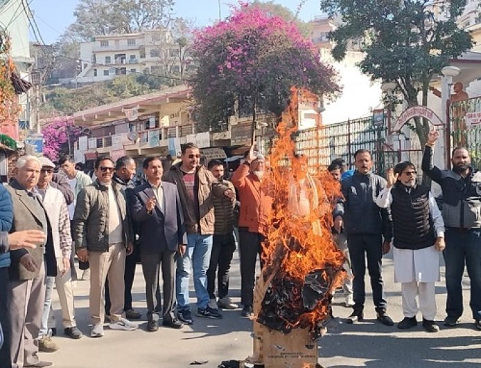 अल्मोड़ा: कांग्रेस का विरोध, मनरेगा नाम परिवर्तन को लेकर उठी आवाज़ें