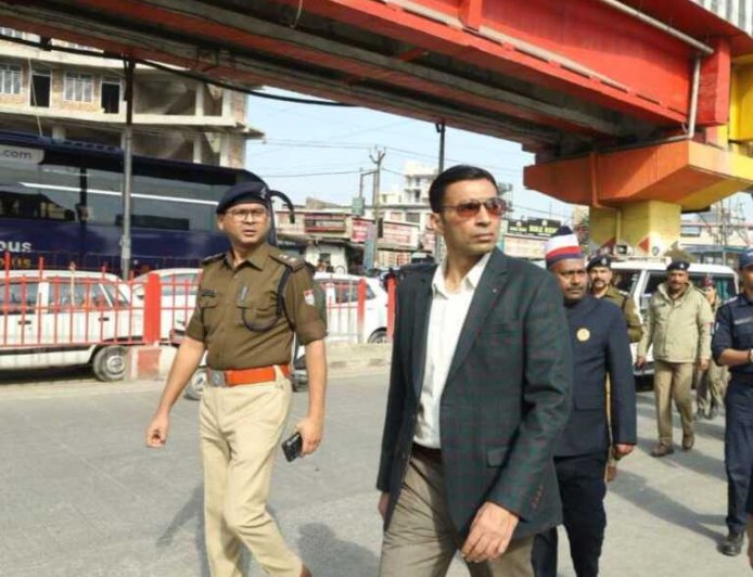 डीएम के दौरे का प्रभाव; आईएसबीटी निकासी गेट खोला गया, पार्किंग का कार्य प्रारंभ