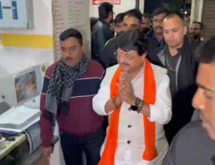 इंदौर में दूषित पानी पीने से स्वास्थ्य संकट: 35 लोग अस्पताल में भर्ती, मंत्री ने लिया हालात का जायजा