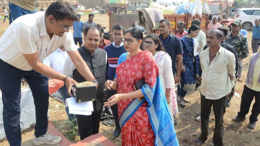 खाद्य सचिव रीना बाबासाहेब कंगाले पहुंची धान उपार्जन केंद्र, निरीक्षण कर व्यवस्थाओं का लिया जायजा…