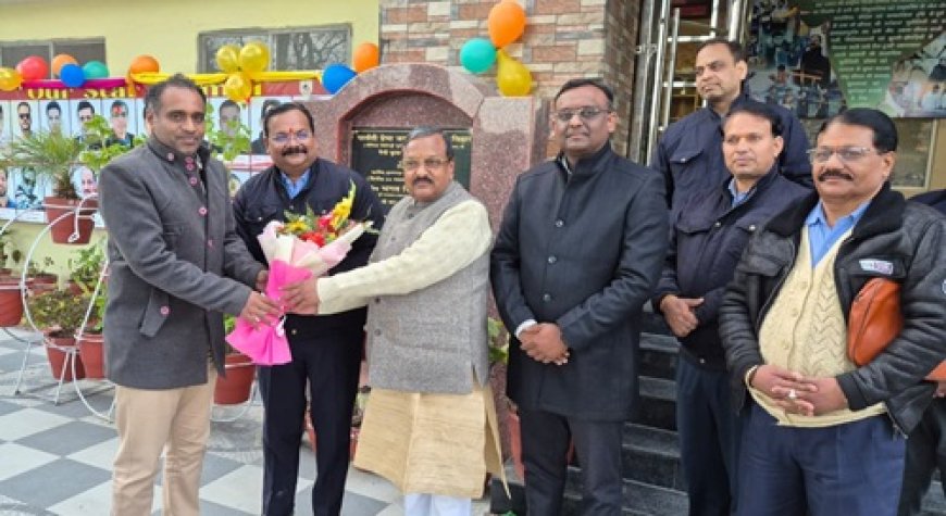 नैनीताल: SSP डॉ. मंजुनाथ टी.सी. ने मेधावी छात्रों को किया पुरस्कृत