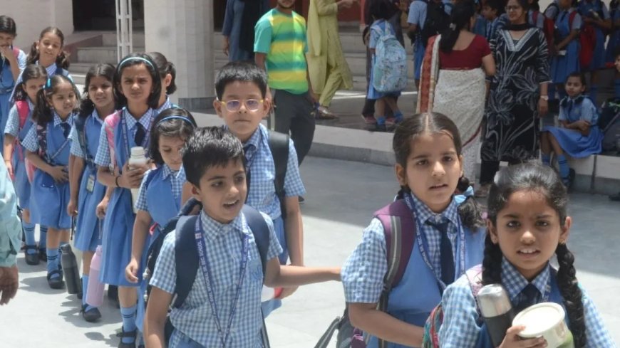 कड़ाके की ठंड के चलते यूपी में स्कूल 15 जनवरी तक बंद, शिक्षकों को मिली राहत