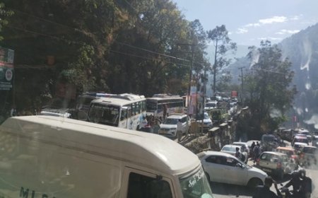 नववर्ष पर अल्मोड़ा—हल्द्वानी हाईवे बना जाम का अखाड़ा, चरमराई व्यवस्थाएं