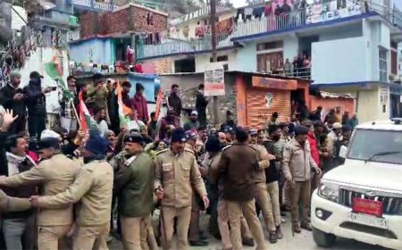 उत्तरकाशी में सियासी बवाल, कांग्रेस ने मंत्री गणेश जोशी को दिखाए काले झंडे