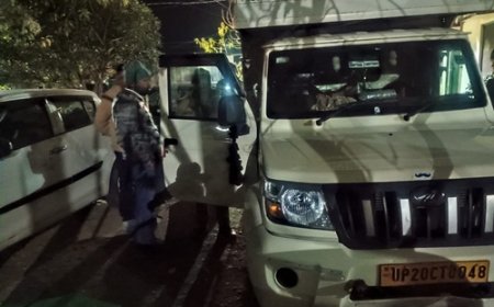 पिकअप में जलती पैट्रोमैक्स बनी काल, दो की दर्दनाक मौत