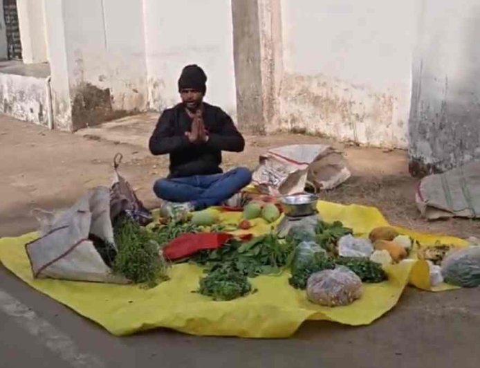 मध्य प्रदेश के सागर में सब्जी व्यवसायी का अनोखा विरोध: एसपी कार्यालय में लगाई दुकान