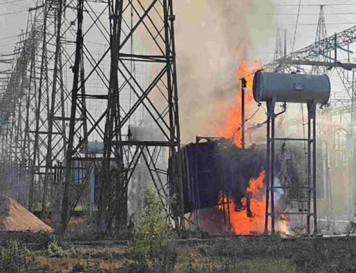भीषण आग से जलकर खाक हुआ ट्रांसफार्मर, दमकल ने बचाई स्थिति – बिलासपुर का नया हादसा
