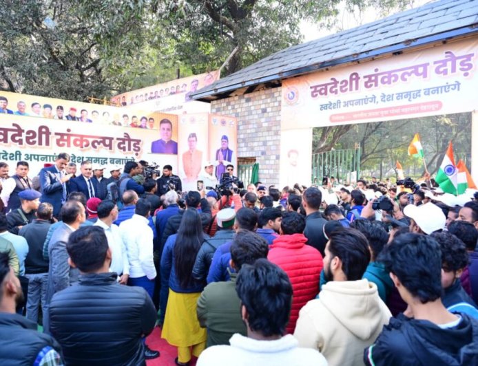 मुख्यमंत्री पुष्कर सिंह धामी ने गांधी पार्क में स्वदेशी संकल्प दौड़ का उद्घाटन किया