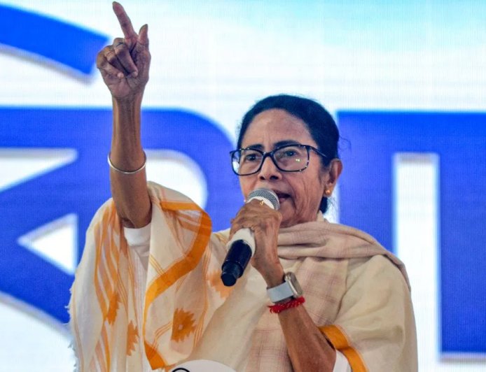 पश्चिम बंगाल में ममता बनर्जी का चुनाव आयोग पर जोरदार हमला, बोले- '84 मौतों के लिए जिम्मेदार'
