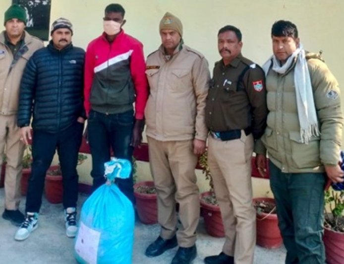 अल्मोड़ा में बड़ी कार्रवाई: सल्ट पुलिस ने 22 किलो गांजे के साथ मुरादाबाद के दो तस्करों को किया गिरफ्तार