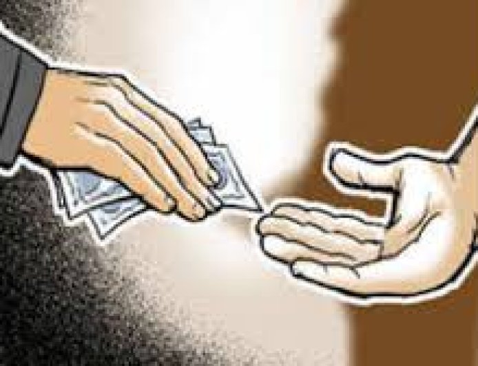 हरिद्वार में रिश्वत लेते जिला पूर्ति अधिकारी की गिरफ्तारी, सीएम धामी ने भ्रष्टाचार पर कसी नकेल
