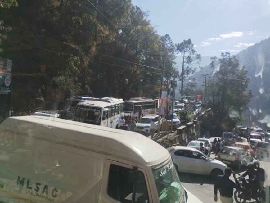 नववर्ष पर अल्मोड़ा—हल्द्वानी हाईवे बना जाम का अखाड़ा, चरमराई व्यवस्थाएं