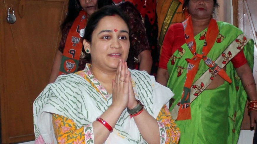 VC चैंबर में घुसने की कोशिश, गमला फेंका और कंप्यूटर गिराया… KGMU में अपर्णा यादव के समर्थकों का हंगामा