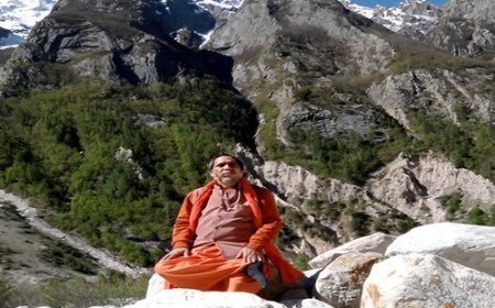 साक्षात्कार : धर्म डर नहीं, जीवन जीने की कला है: बाबा भवानी गिरी महाराज